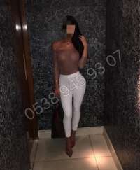 Kendine Güvenen, Dayanılmaz Zenci Escort: Derin